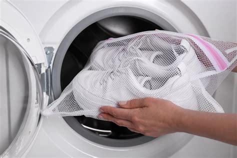 kan ik mijn adidas schoenen wassen|Schoenen in de wasmachine: De do’s en don’ts .